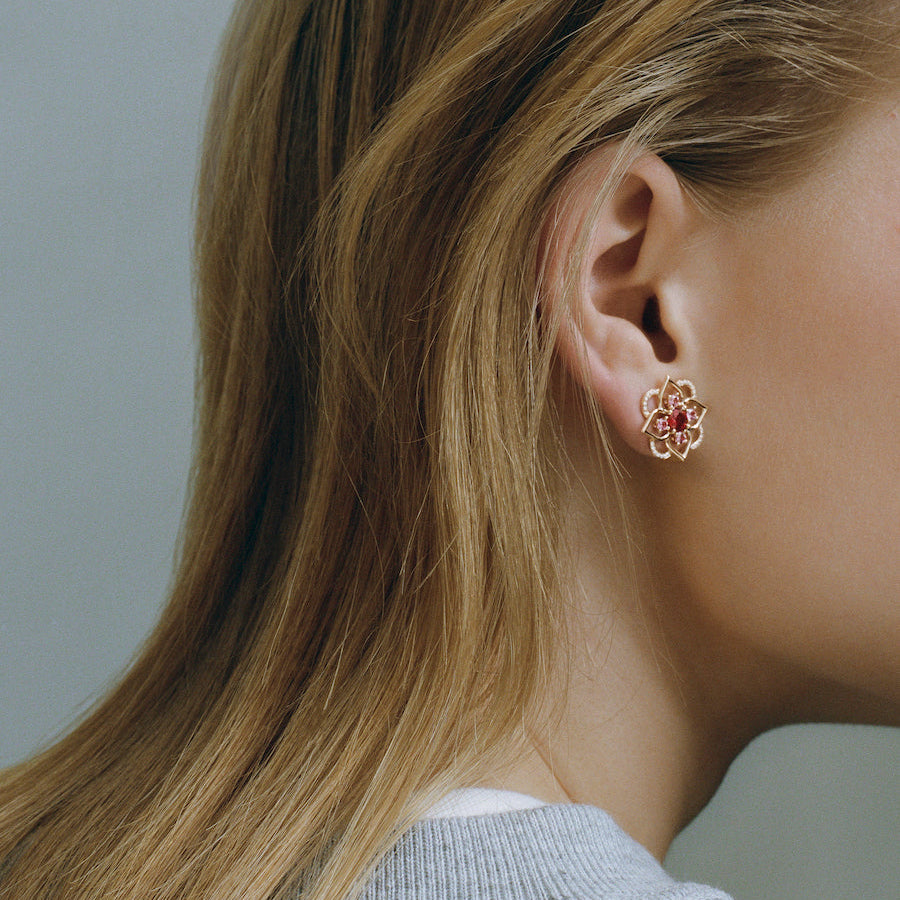 Boucle d'oreilles en or jaune rubis joaillerie Mellerio