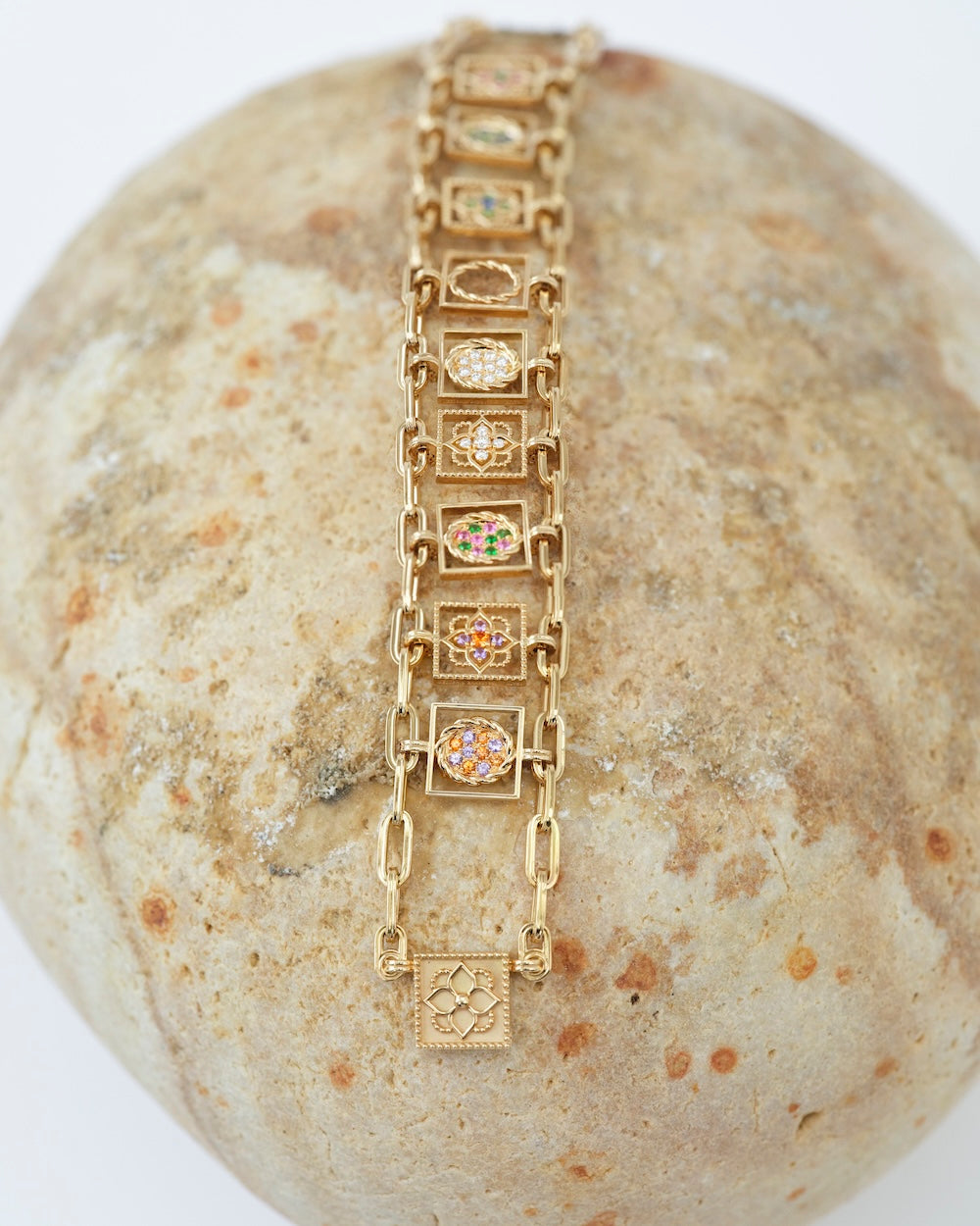 Bracelet en or jaune avec charms Mellerio