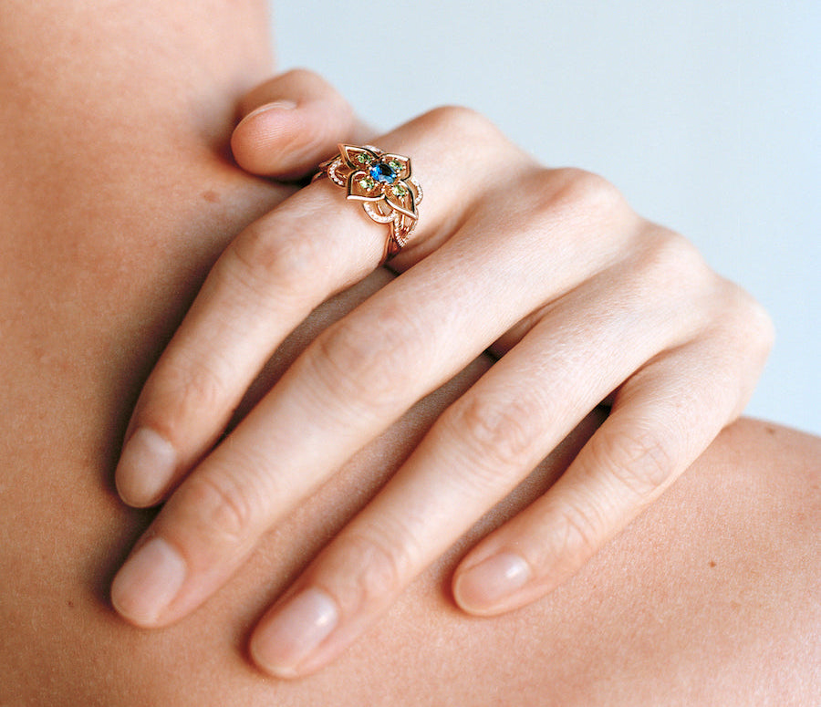 bague en or jaune saphir joaillerie Mellerio