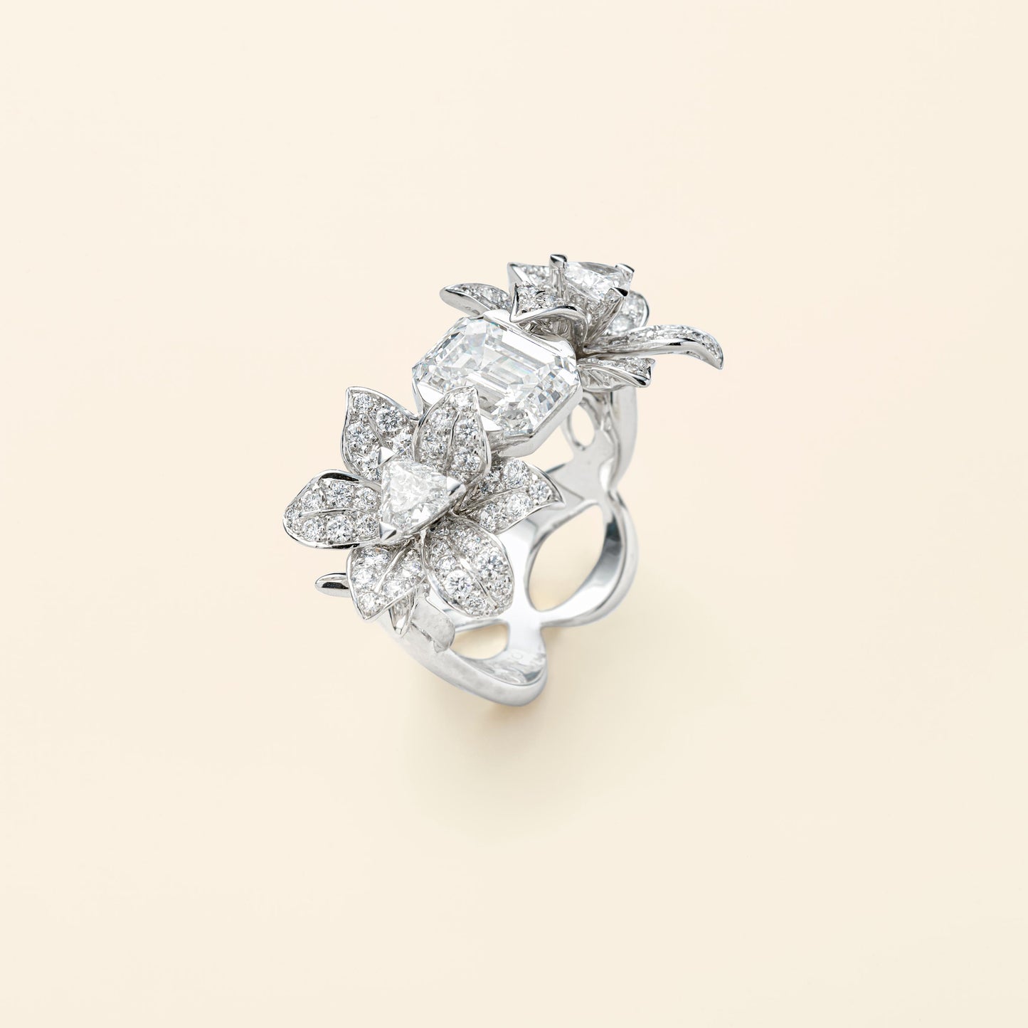 Luxuriante Diamond Ring