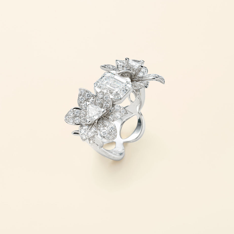 Luxuriante Diamond Ring